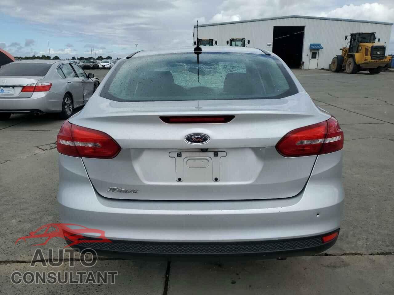 FORD FOCUS 2018 - 1FADP3E25JL323006