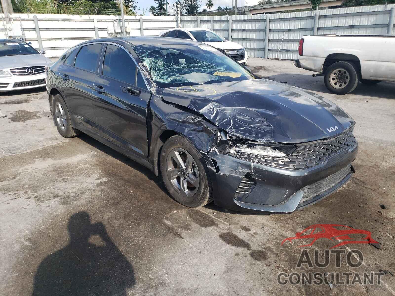 KIA K5 2022 - 5XXG14J28NG087655