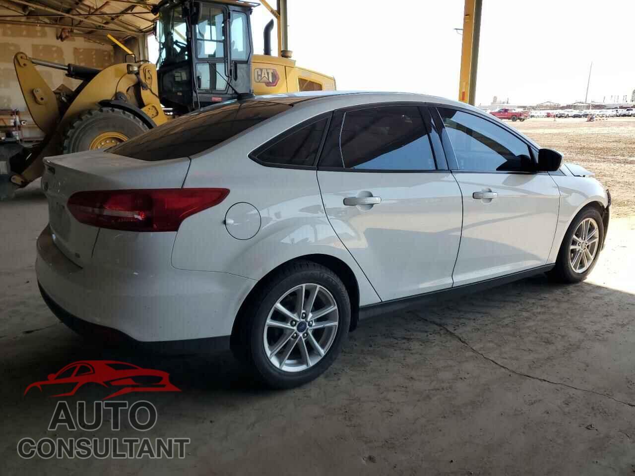 FORD FOCUS 2018 - 1FADP3F2XJL201515