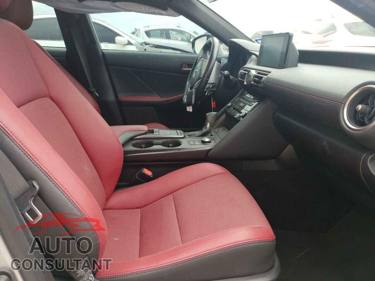 LEXUS IS 2021 - JTHCA1D24M5117325