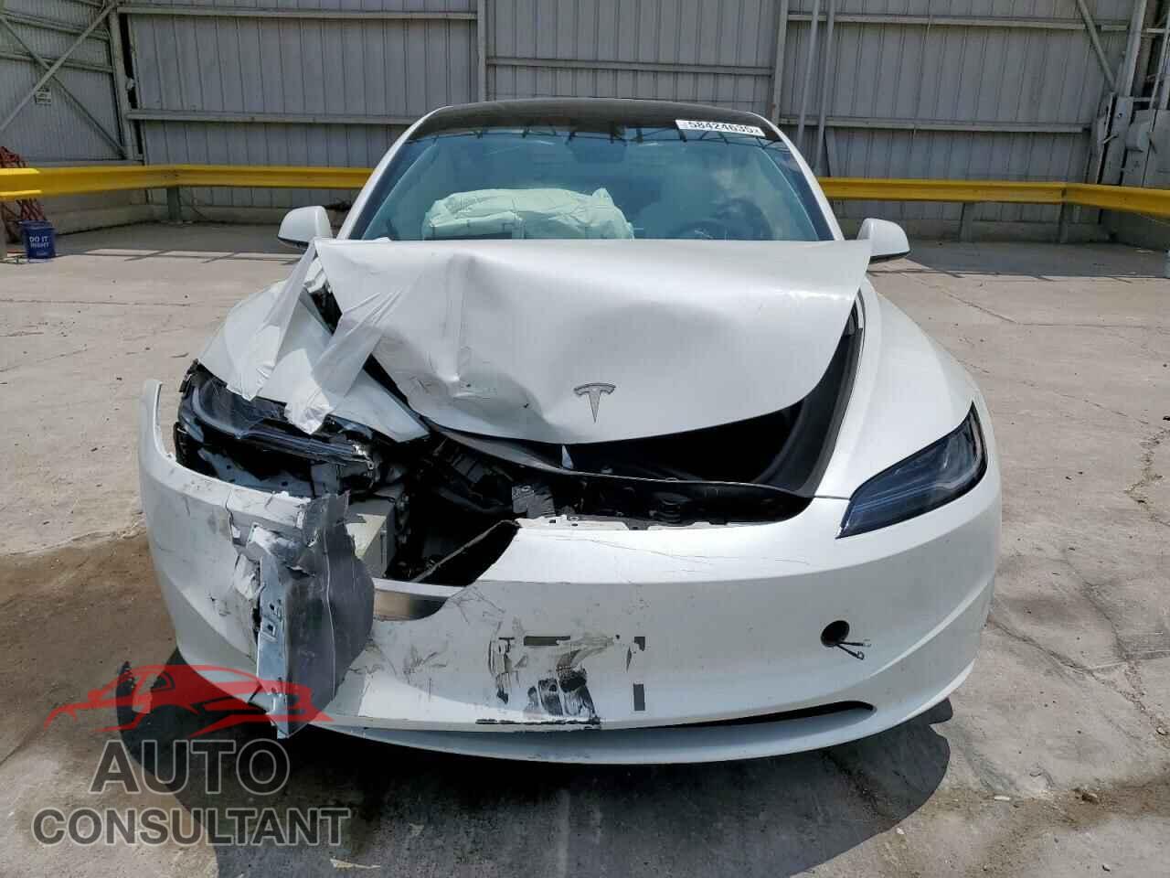 TESLA MODEL 3 2025 - 5YJ3E1EB2SF882842