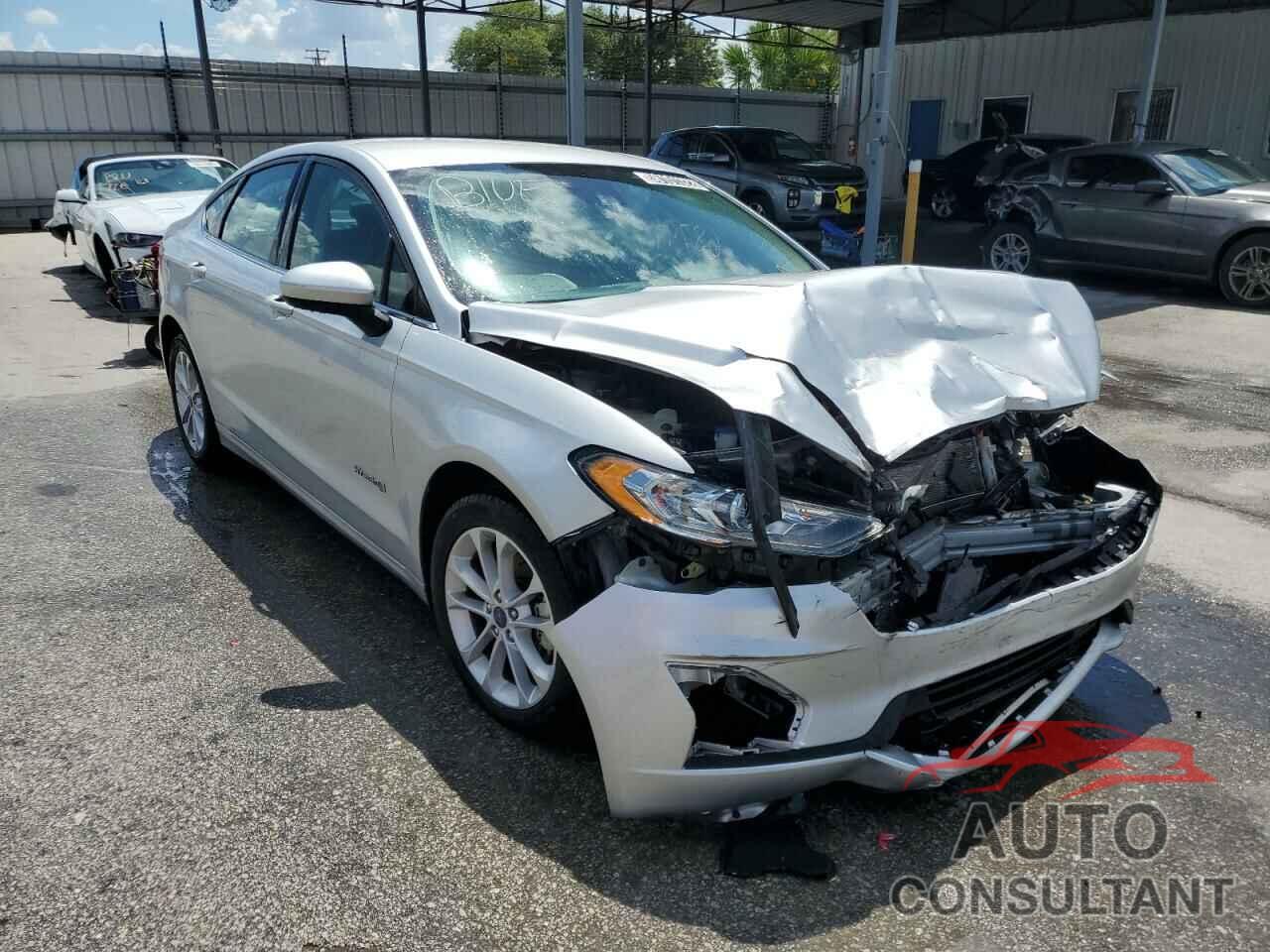 FORD FUSION 2019 - 3FA6P0LU2KR261806