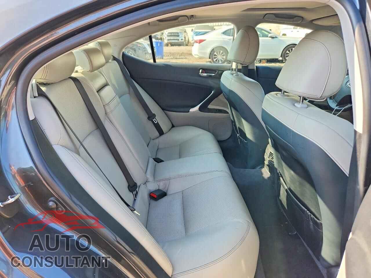 LEXUS IS 2011 - JTHCF5C24B5052726