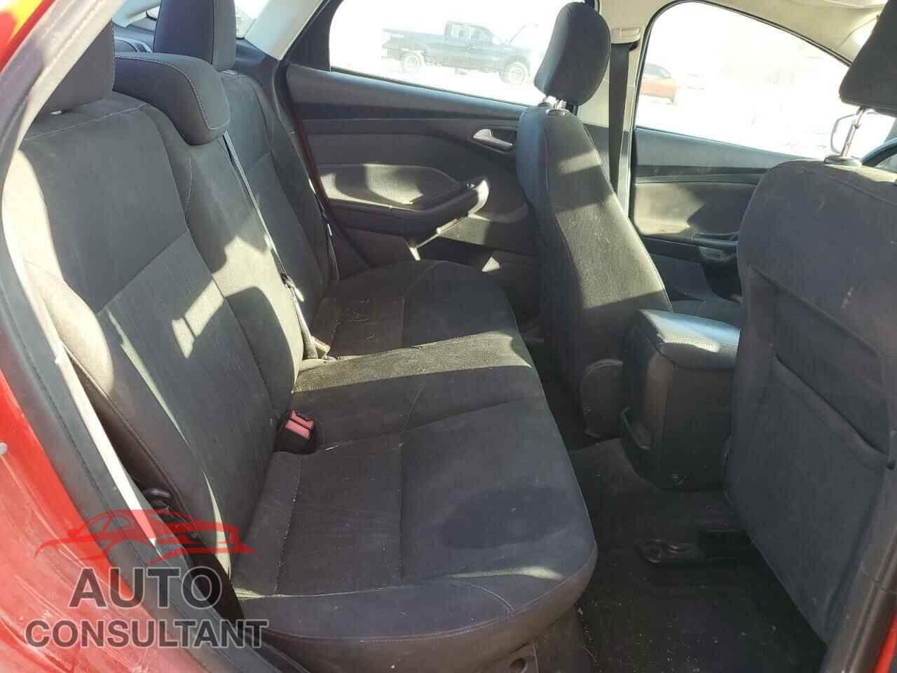 FORD FOCUS 2015 - 1FADP3F2XFL368349