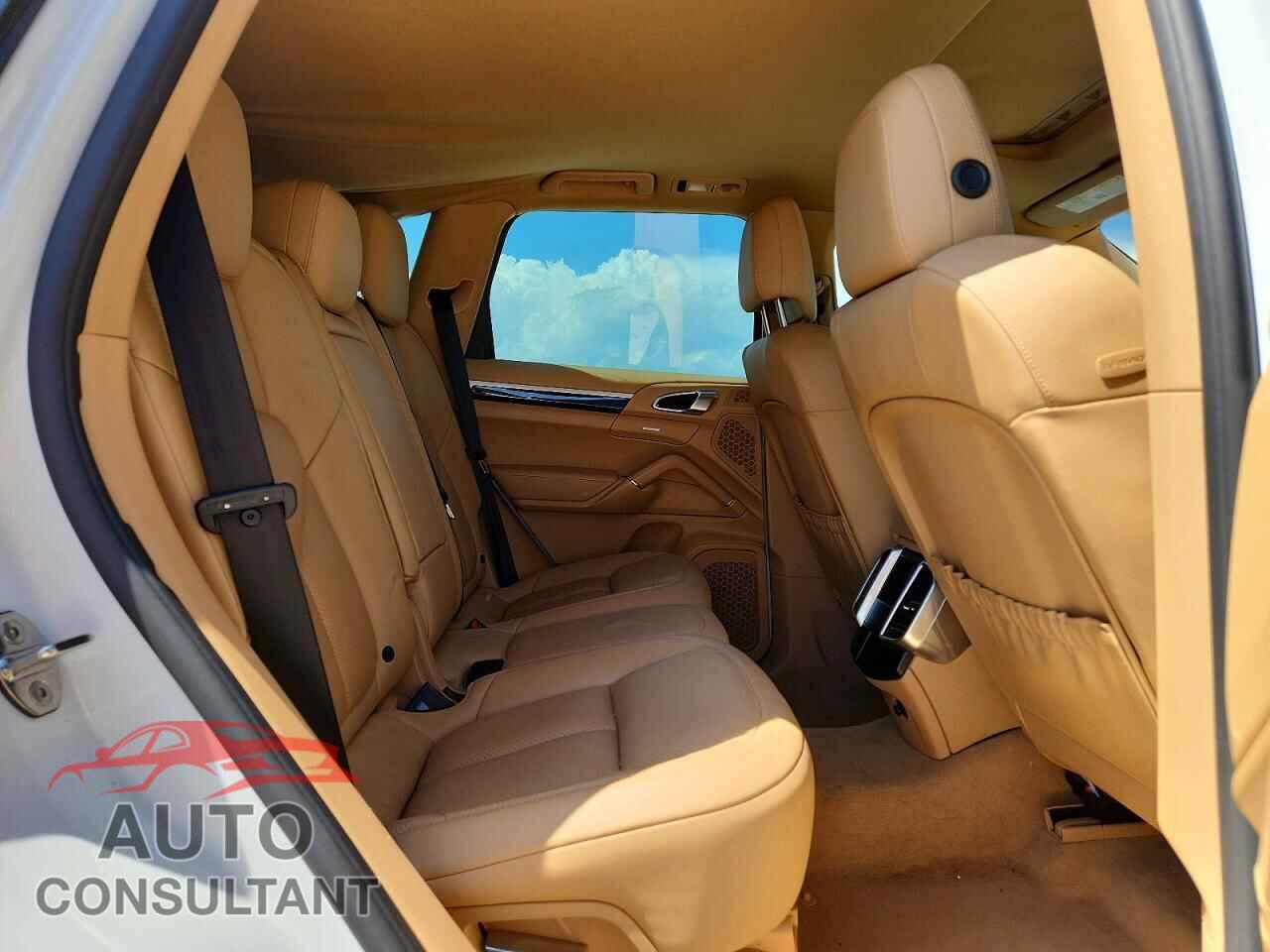 PORSCHE CAYENNE 2016 - WP1AA2A23GKA08605