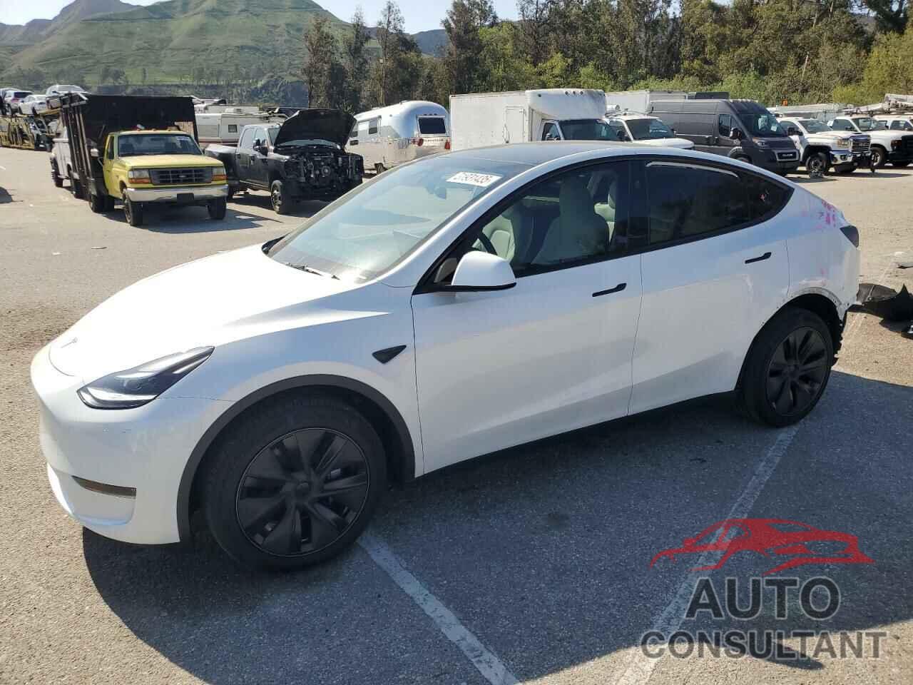 TESLA MODEL Y 2025 - 7SAYGDEE2SF261096