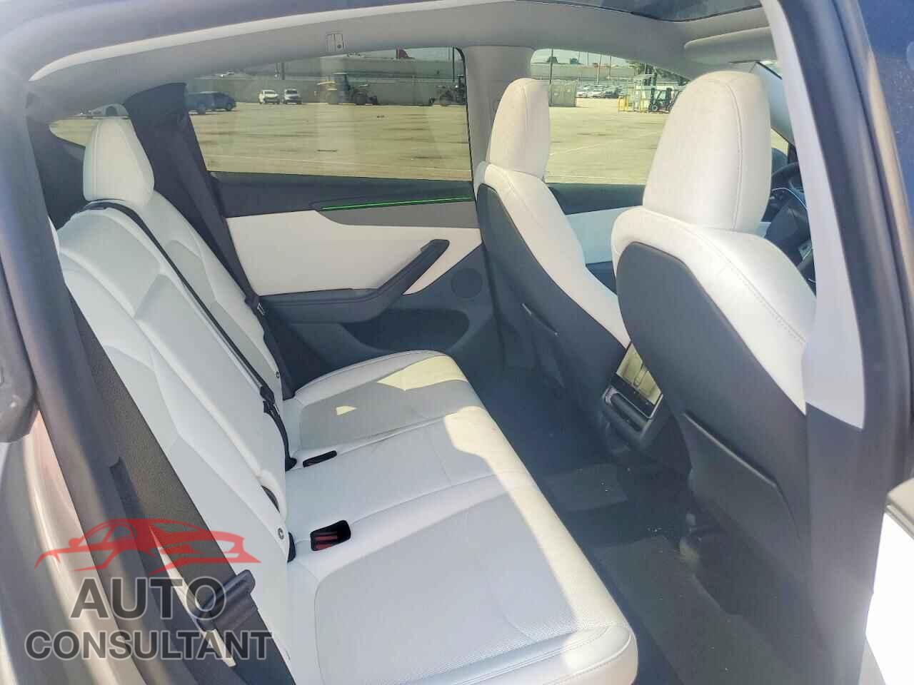 TESLA MODEL Y 2026 - 7SAYGDEDXTF406393