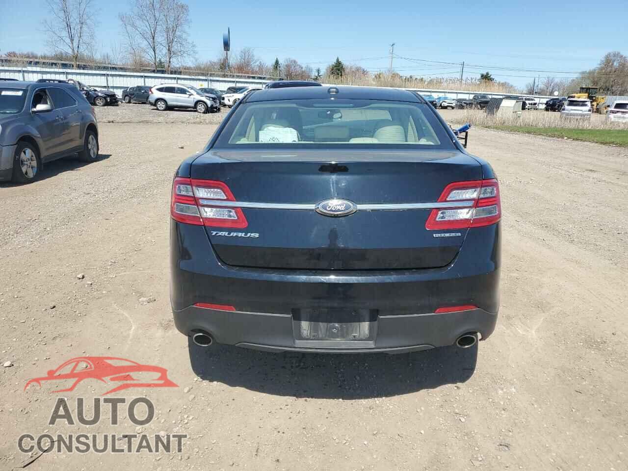 FORD TAURUS 2018 - 1FAHP2D80JG105372