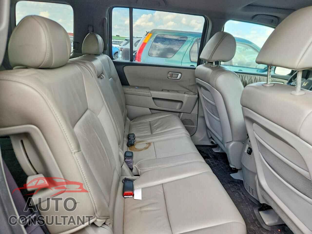 HONDA PILOT 2011 - 5FNYF3H77BB005124