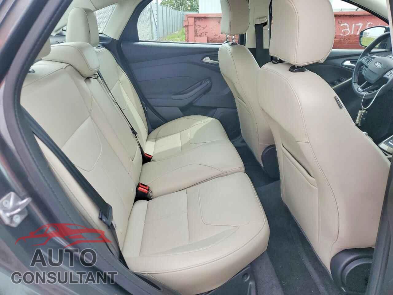 FORD FOCUS 2018 - 1FADP3J21JL293928
