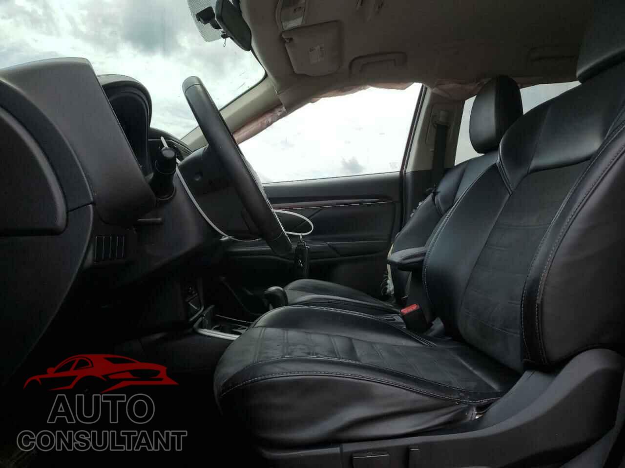 MITSUBISHI OUTLANDER 2019 - JA4AD3A34KZ032302