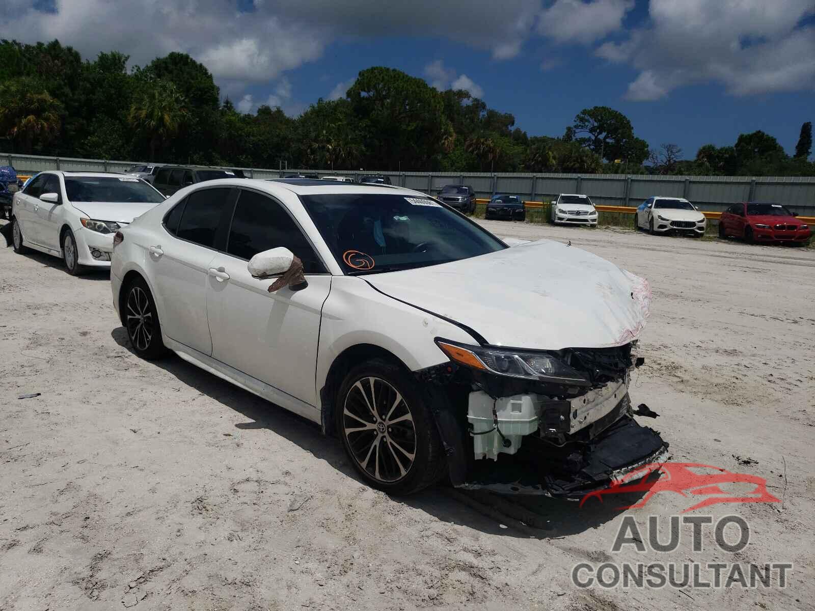 TOYOTA CAMRY 2018 - 4T1B11HK0JU638854
