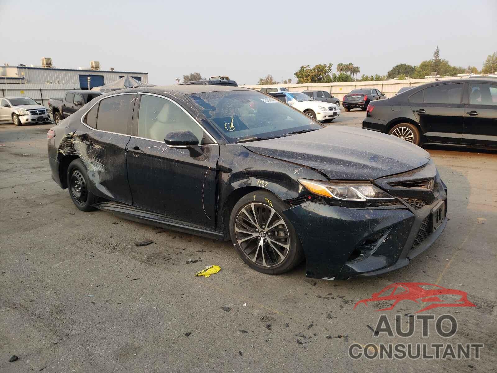TOYOTA CAMRY 2018 - 4T1B11HK1JU557068