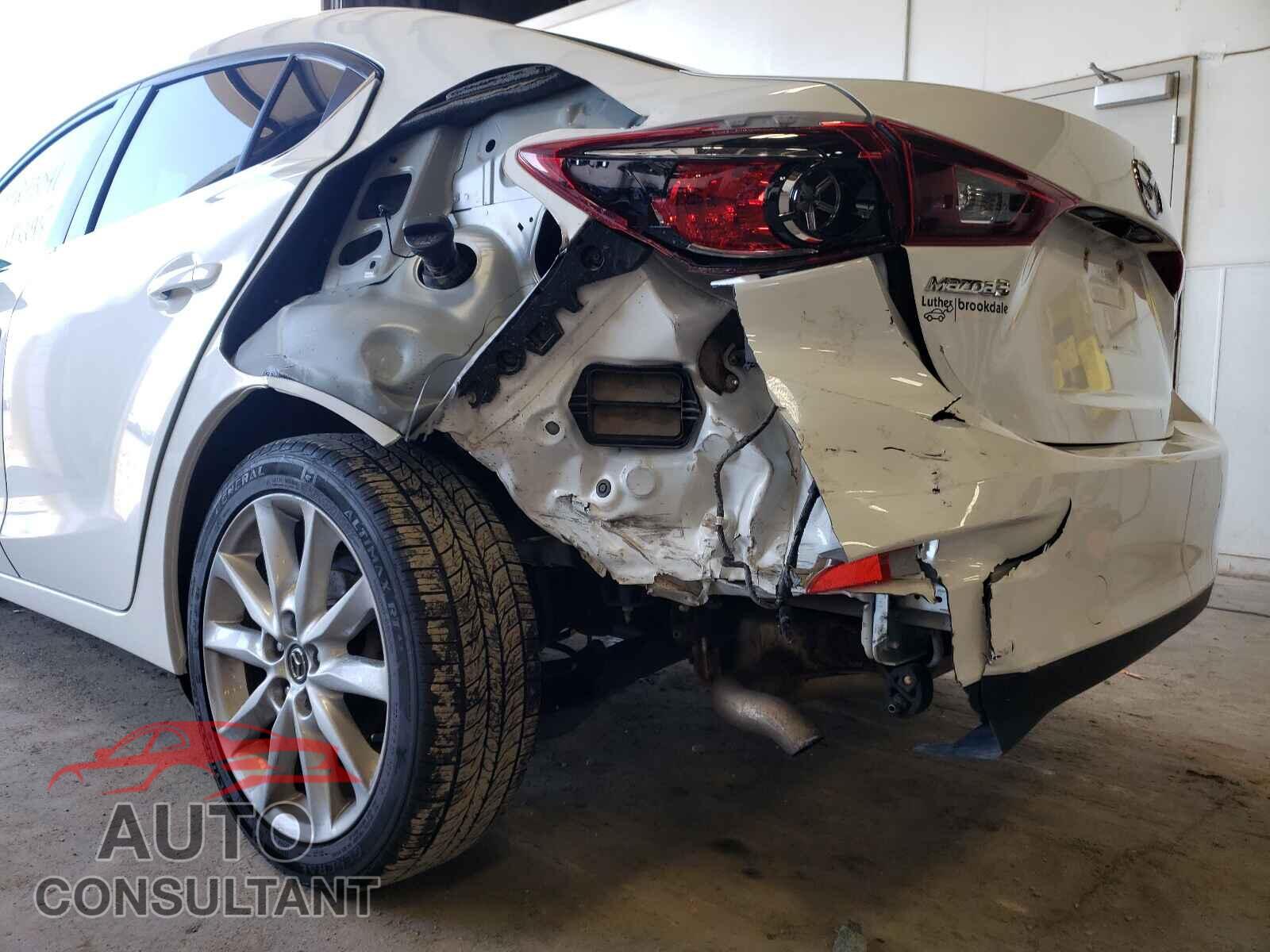 MAZDA 3 2017 - JM1BN1V74H1120833