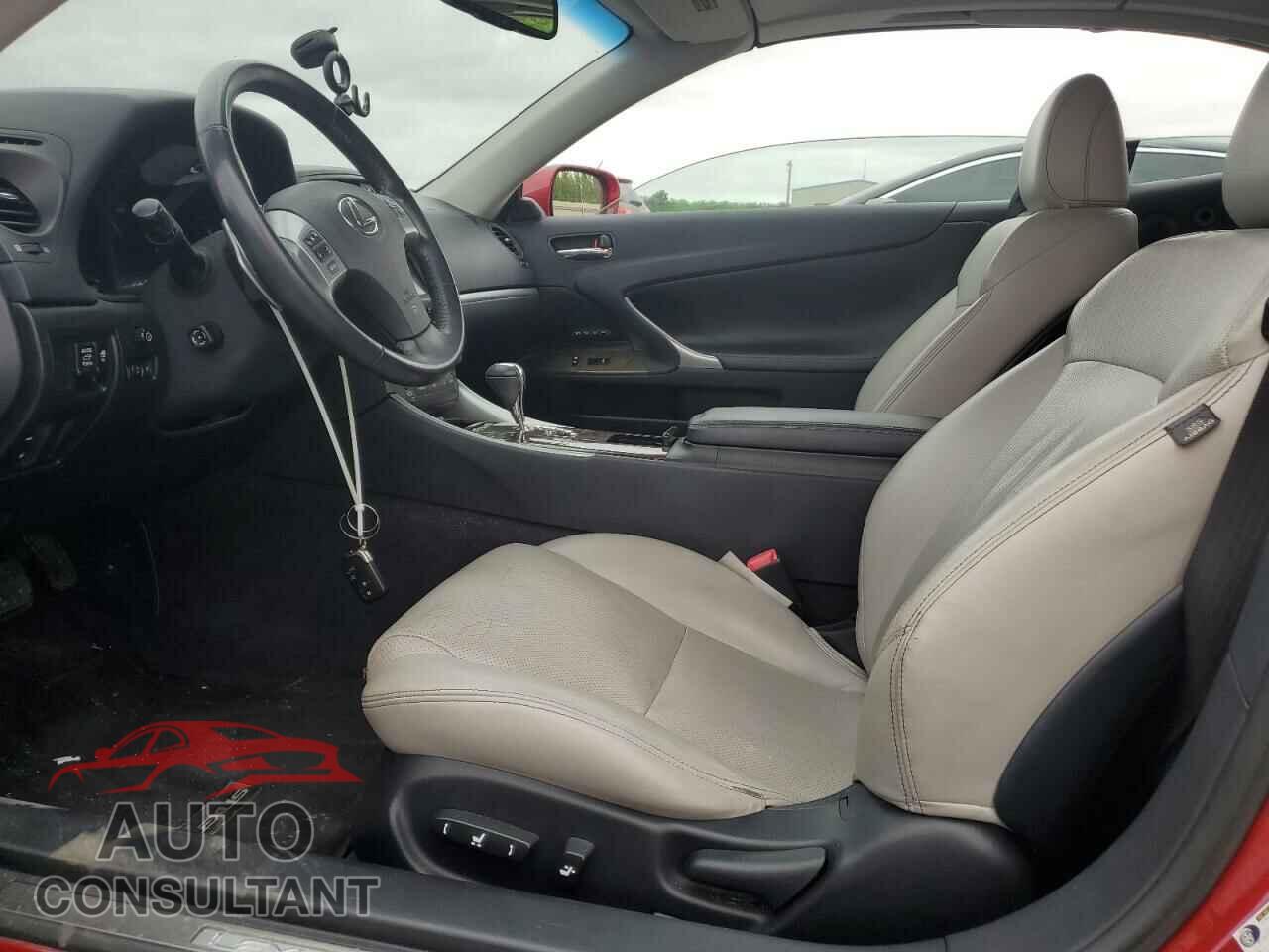 LEXUS IS 2011 - JTHFF2C21B2520084