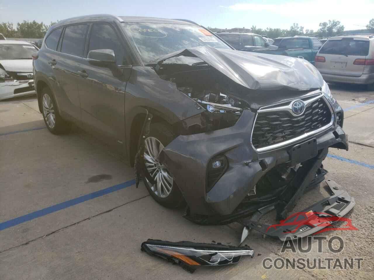 TOYOTA HIGHLANDER 2022 - 5TDEBRCHXNS083768