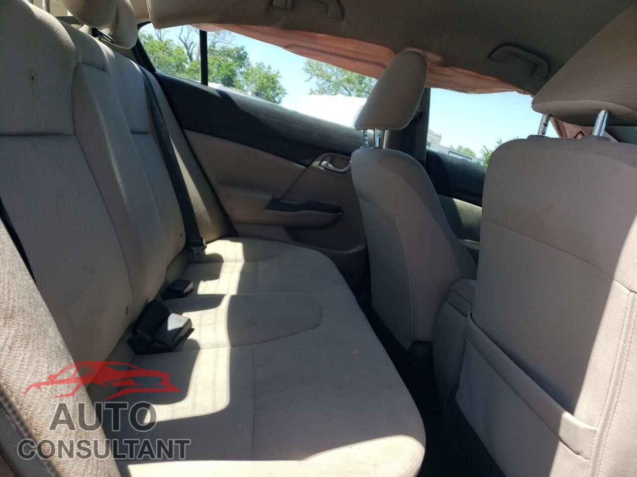 HONDA CIVIC 2013 - 2HGFB2F55DH582215
