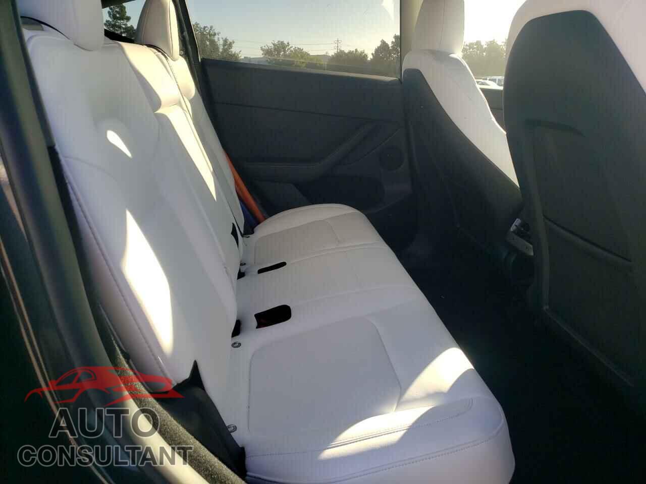 TESLA MODEL Y 2024 - 7SAYGDEE4RF004418