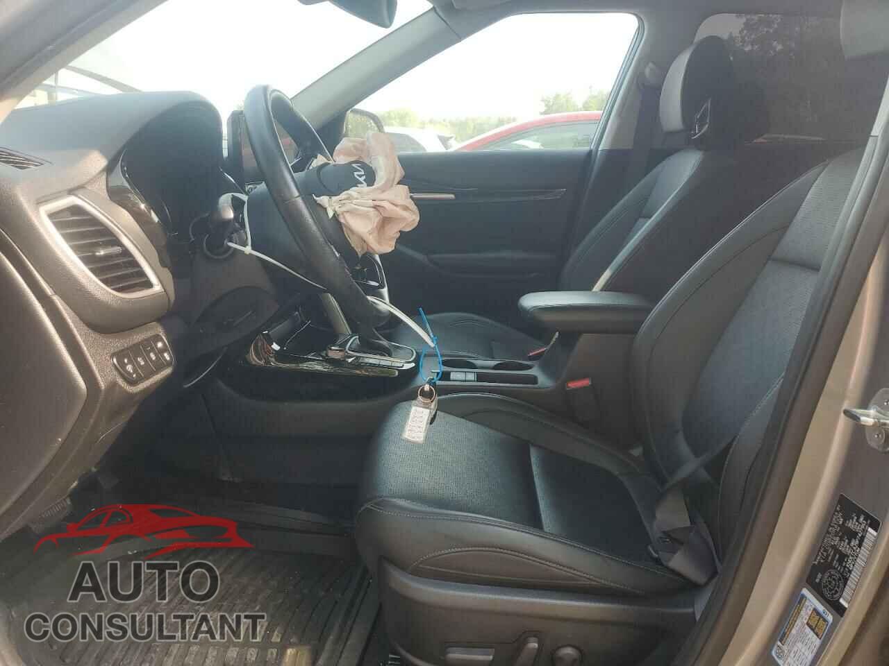 KIA SELTOS 2023 - KNDETCA29P7427953