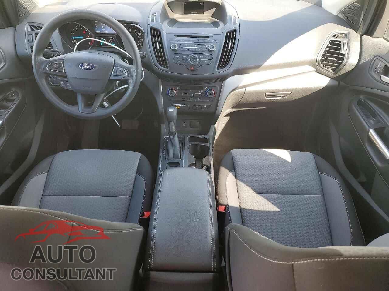 FORD ESCAPE 2017 - 1FMCU9G97HUD29899