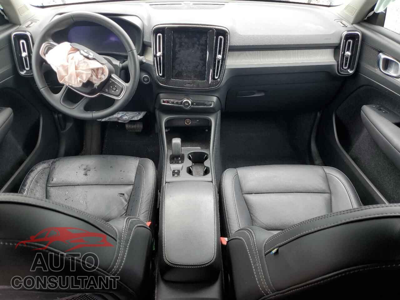 VOLVO XC40 CORE 2023 - YV4L12UKXP2054886