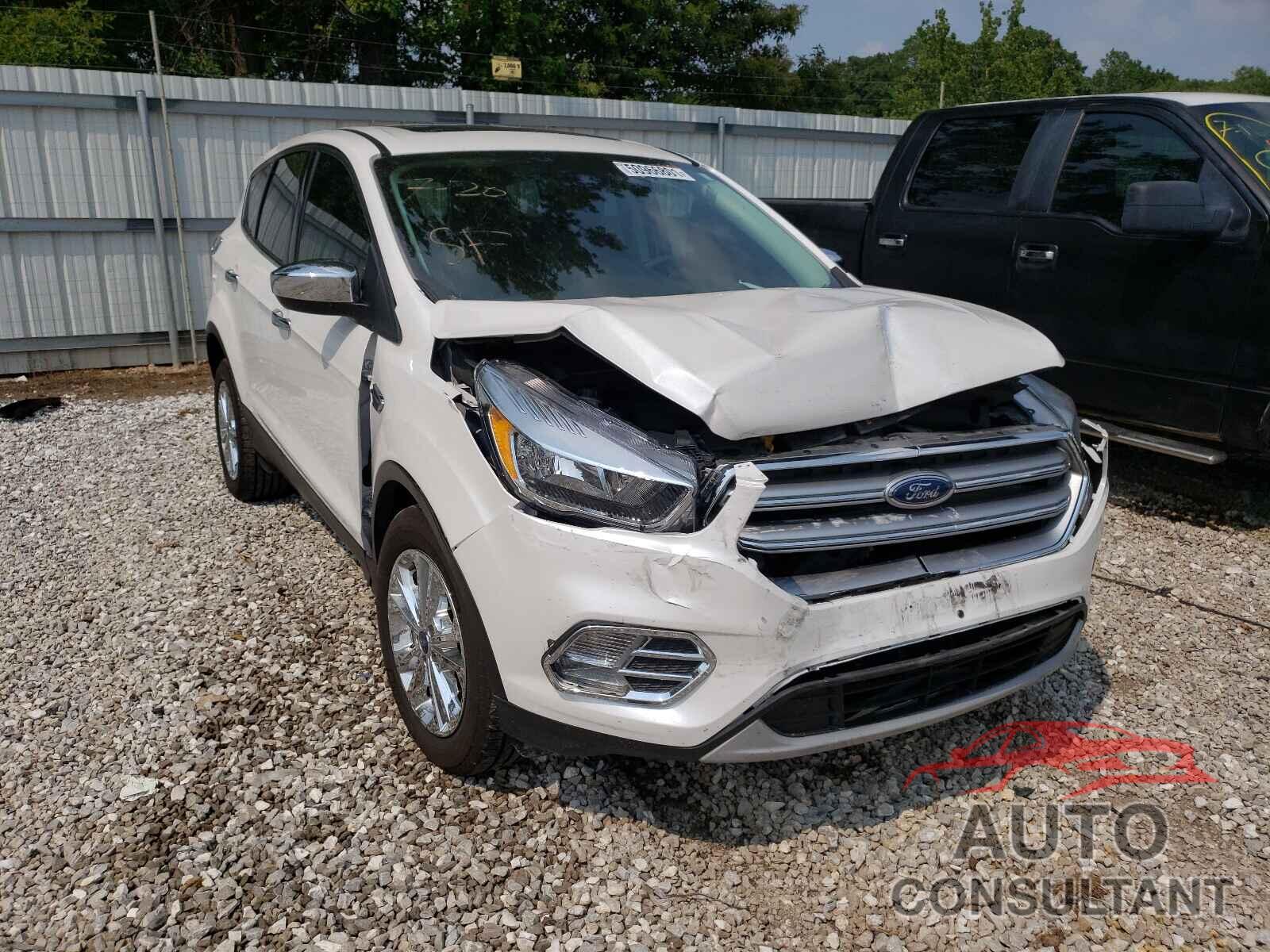 FORD ESCAPE 2017 - 1FMCU0GD4HUC66292