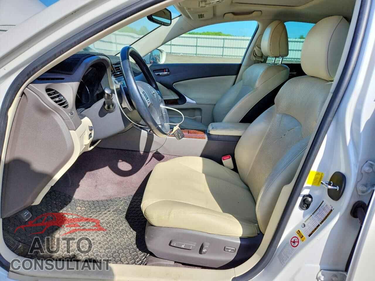 LEXUS IS 2011 - JTHBF5C25B5156640