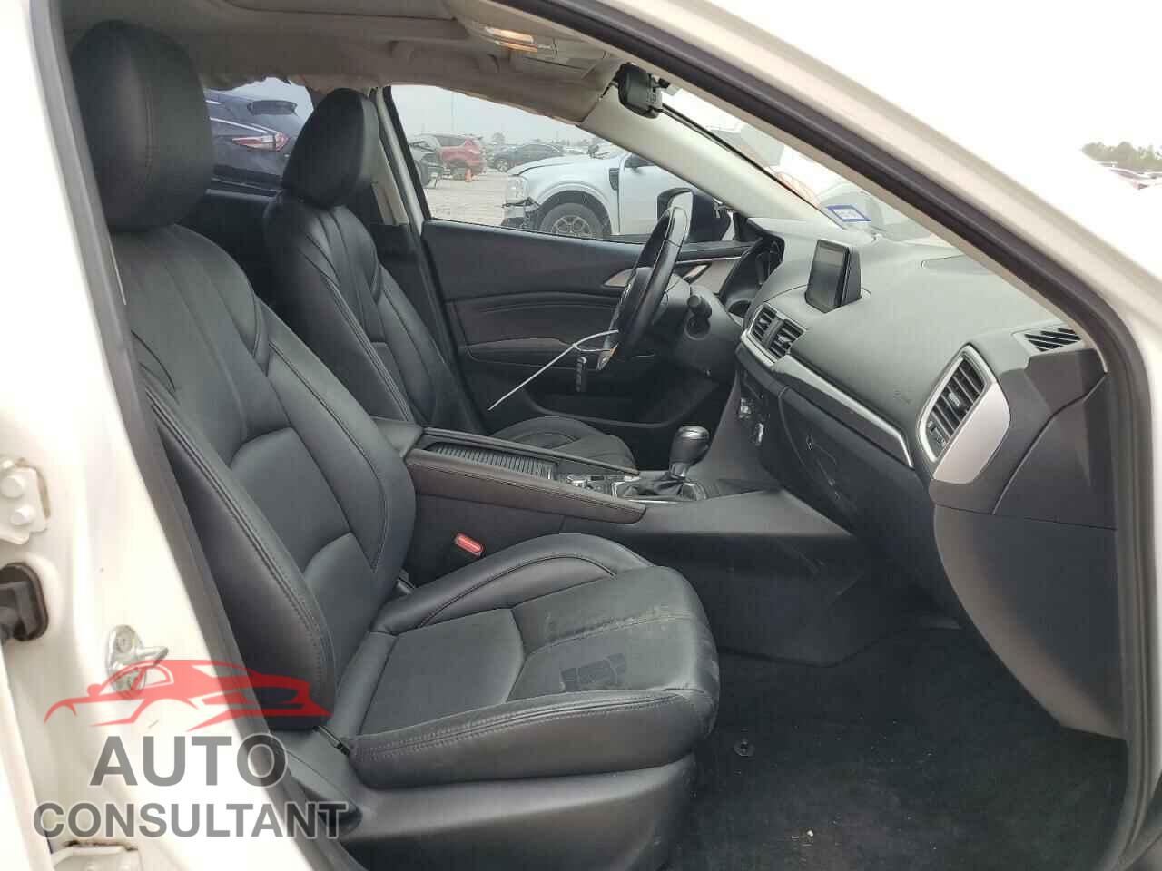 MAZDA 3 2018 - 3MZBN1V34JM233779