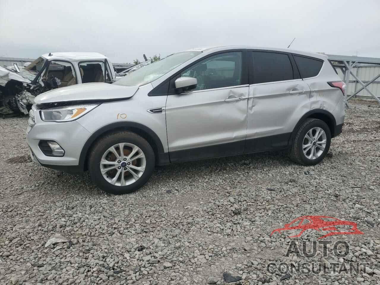 FORD ESCAPE 2017 - 1FMCU0GDXHUA53802