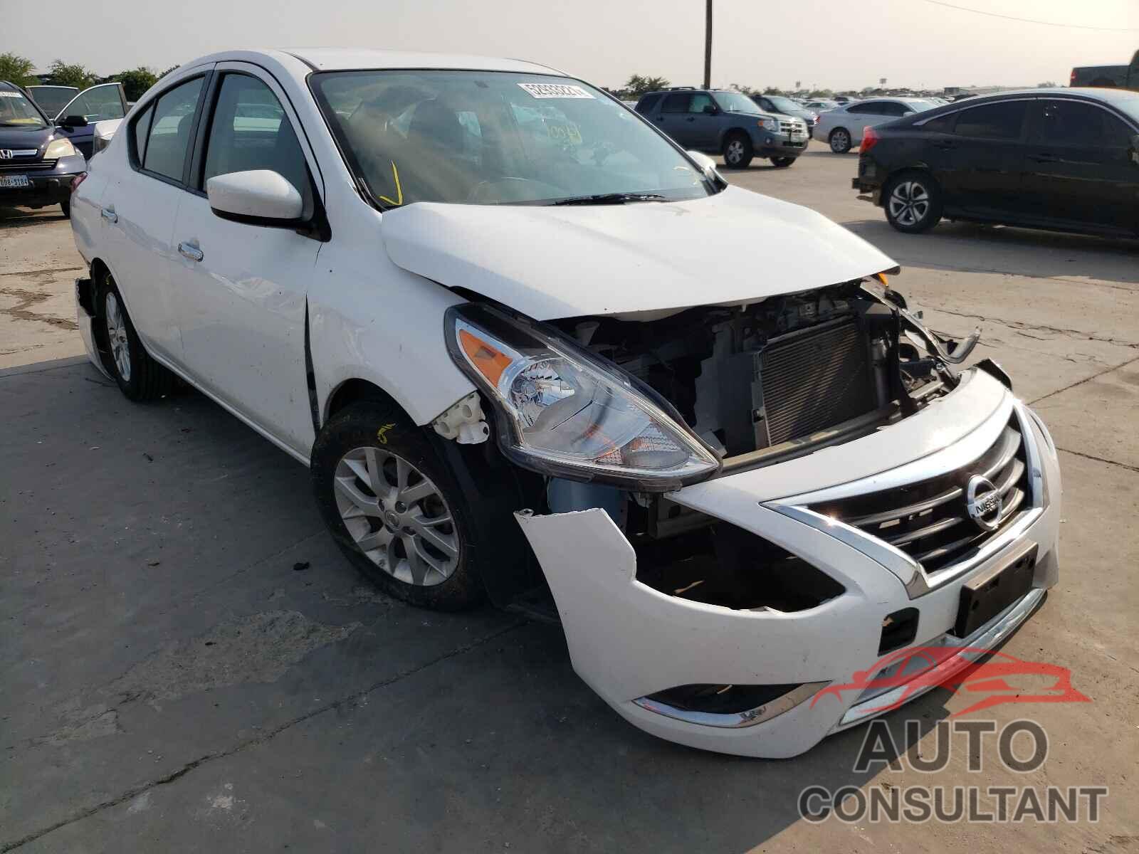 NISSAN VERSA 2018 - 3N1CN7AP0JL877582