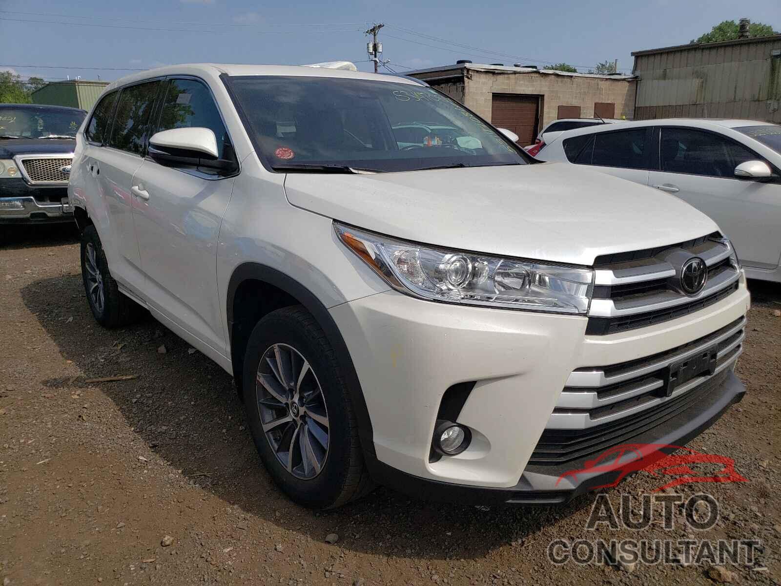 TOYOTA HIGHLANDER 2018 - 5TDJZRFH8JS842465