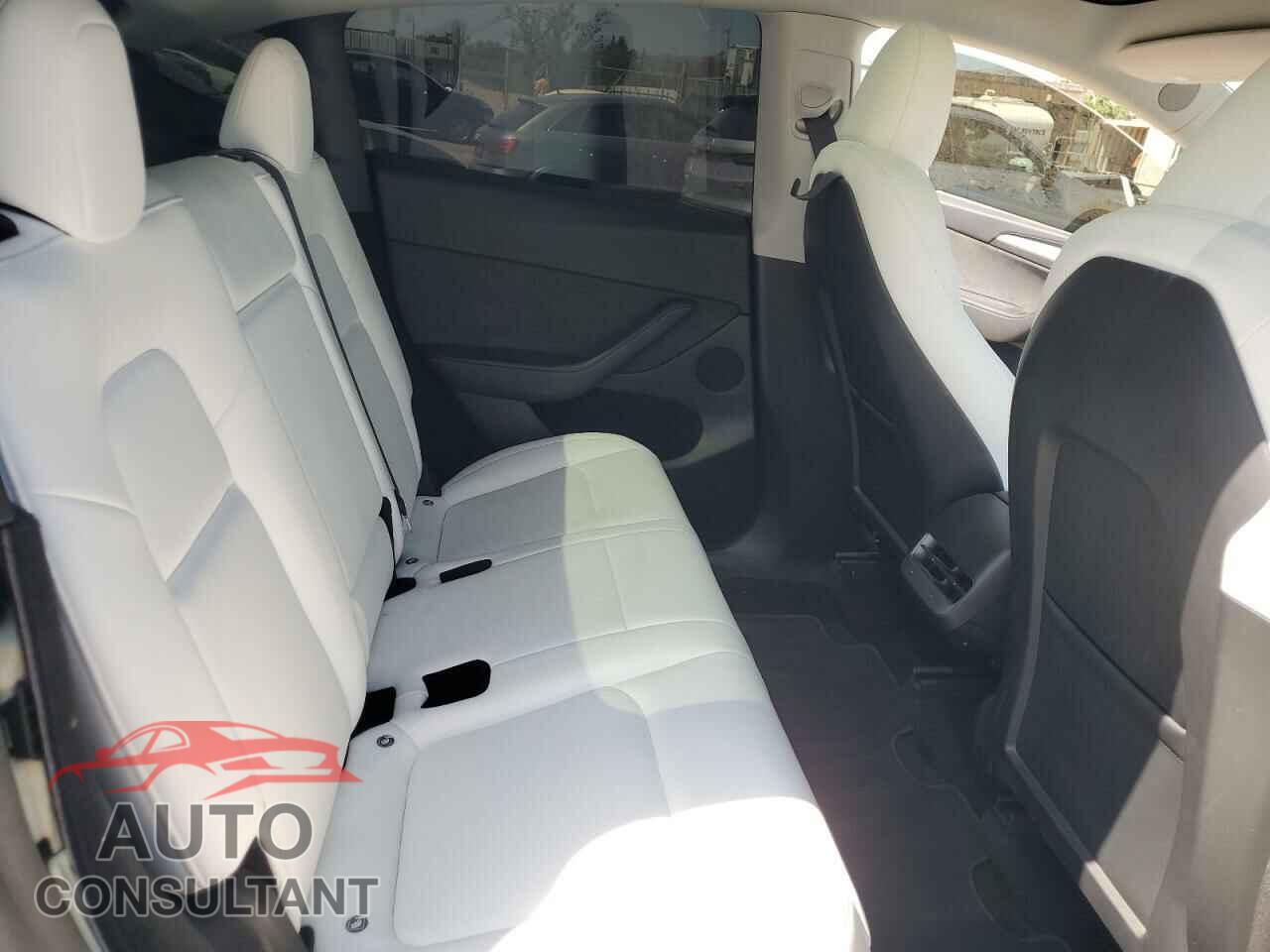 TESLA MODEL Y 2024 - 7SAYGDEF0RF024089