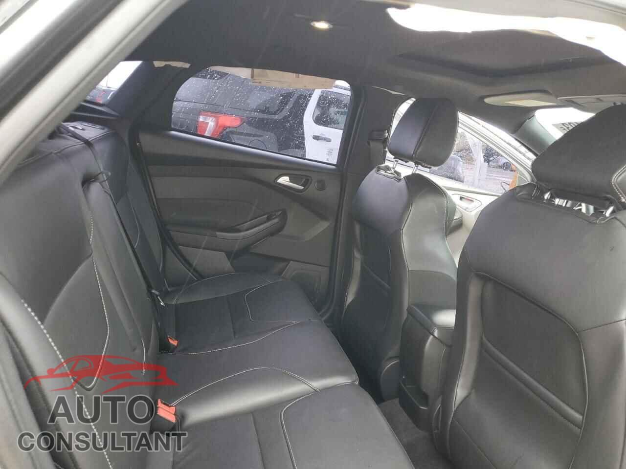 FORD FOCUS 2017 - 1FADP3L92HL229708