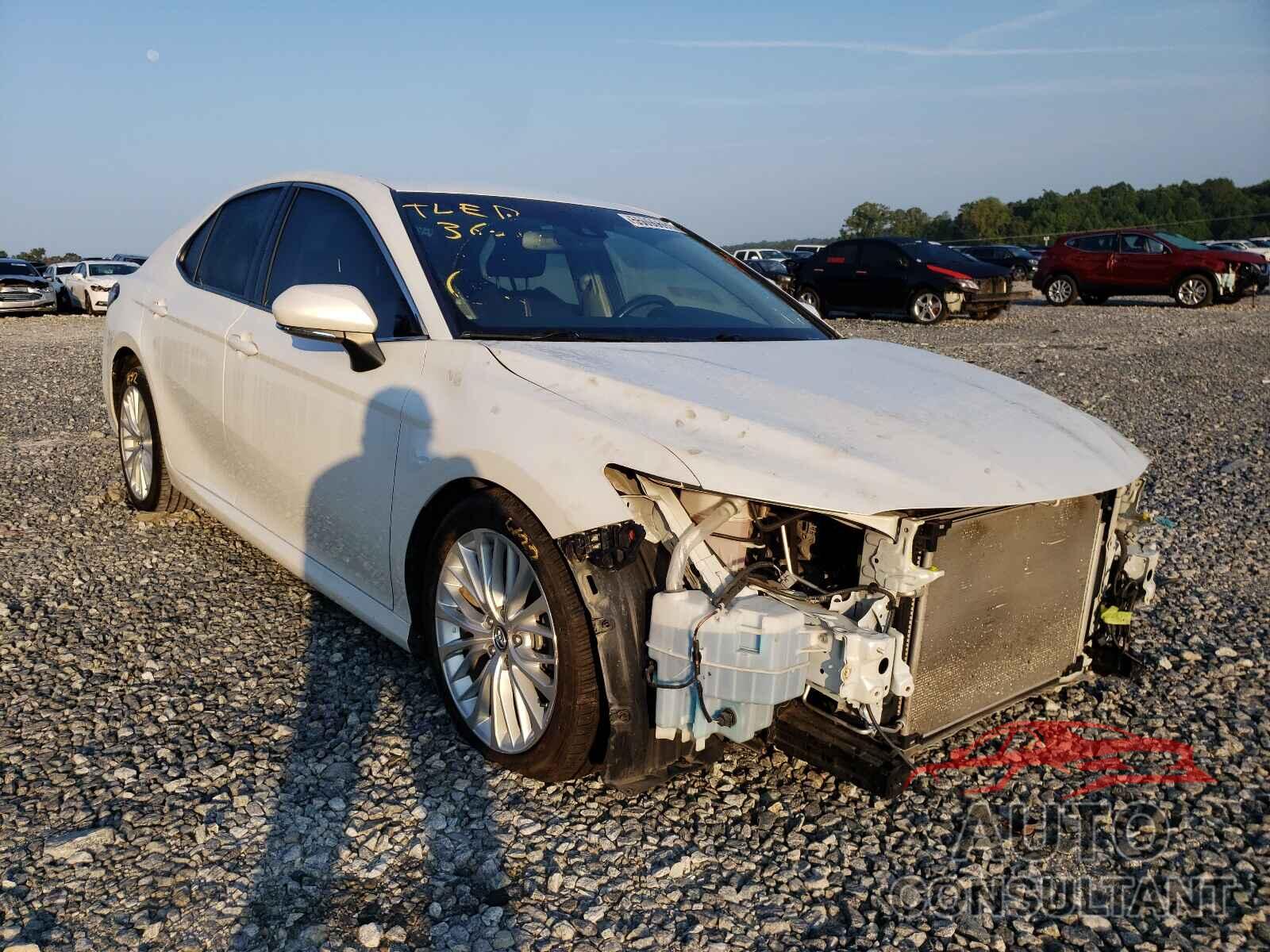 TOYOTA CAMRY 2018 - 4T1B11HK8JU013845