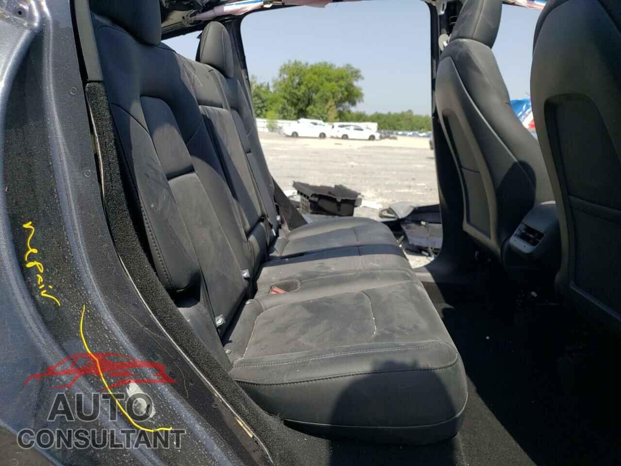 TESLA MODEL Y 2025 - 7SAYGDEE0SA367575