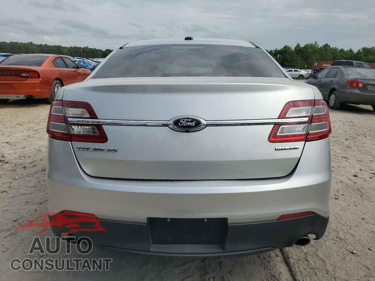 FORD TAURUS 2017 - 1FAHP2D82HG130459