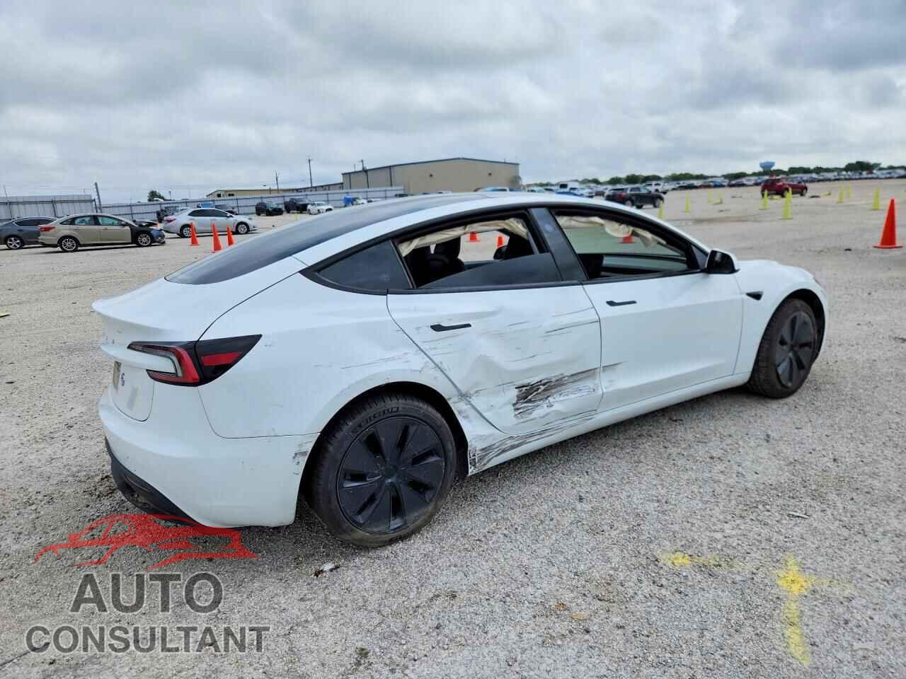 TESLA MODEL 3 2024 - 5YJ3E1EA8RF772735
