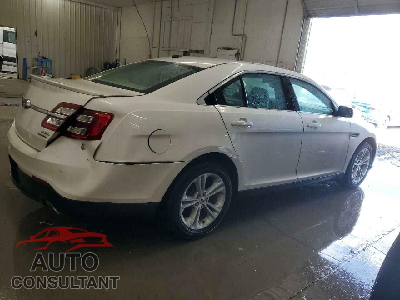 FORD TAURUS 2017 - 1FAHP2E80HG136890