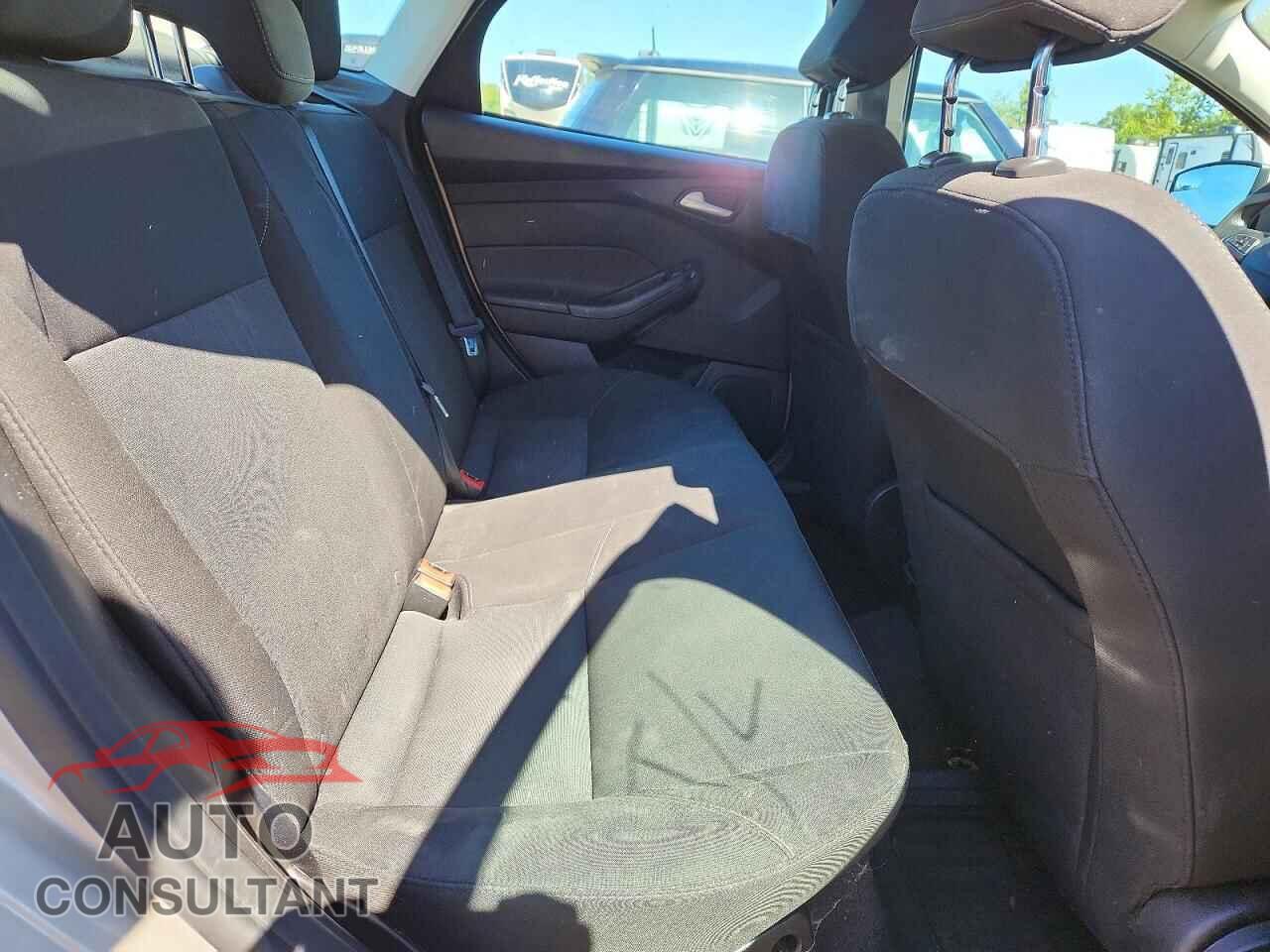 FORD FOCUS 2017 - 1FADP3F26HL300391