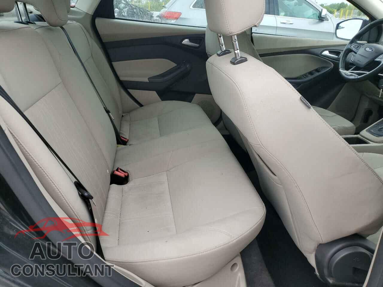 FORD FOCUS 2015 - 1FADP3F25FL239595
