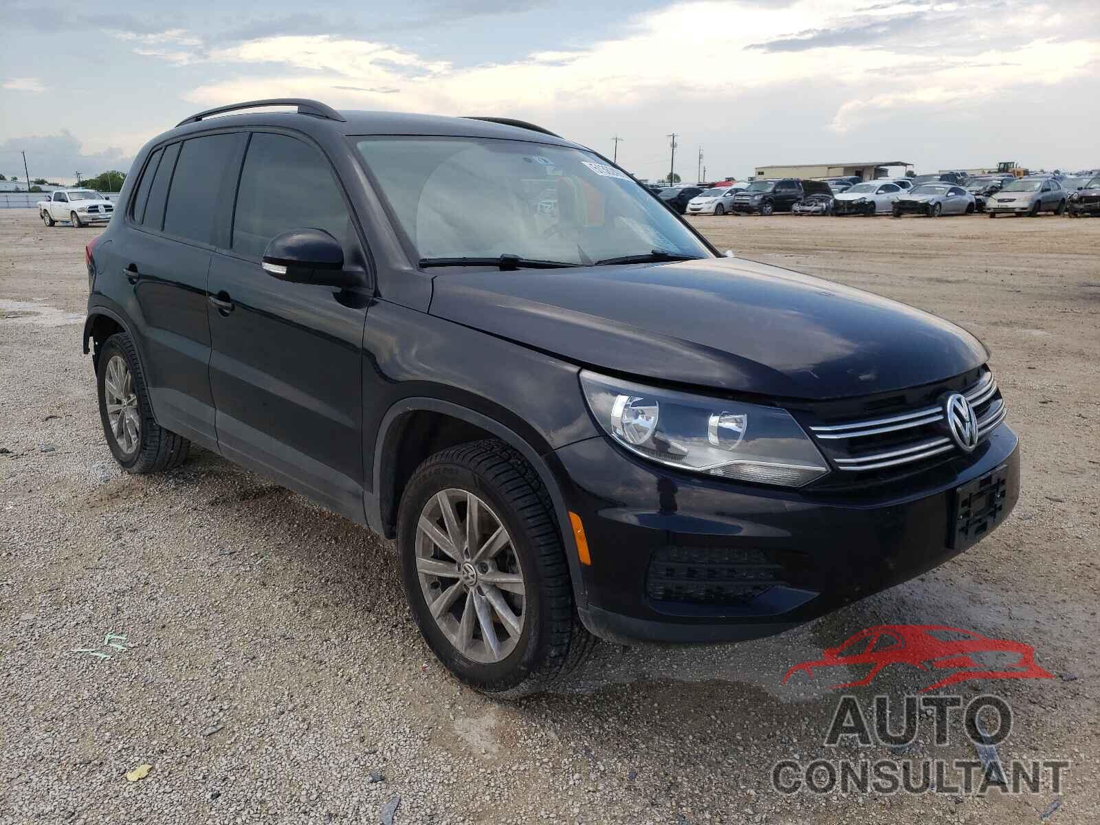 VOLKSWAGEN TIGUAN 2017 - WVGAV7AX6HK042324