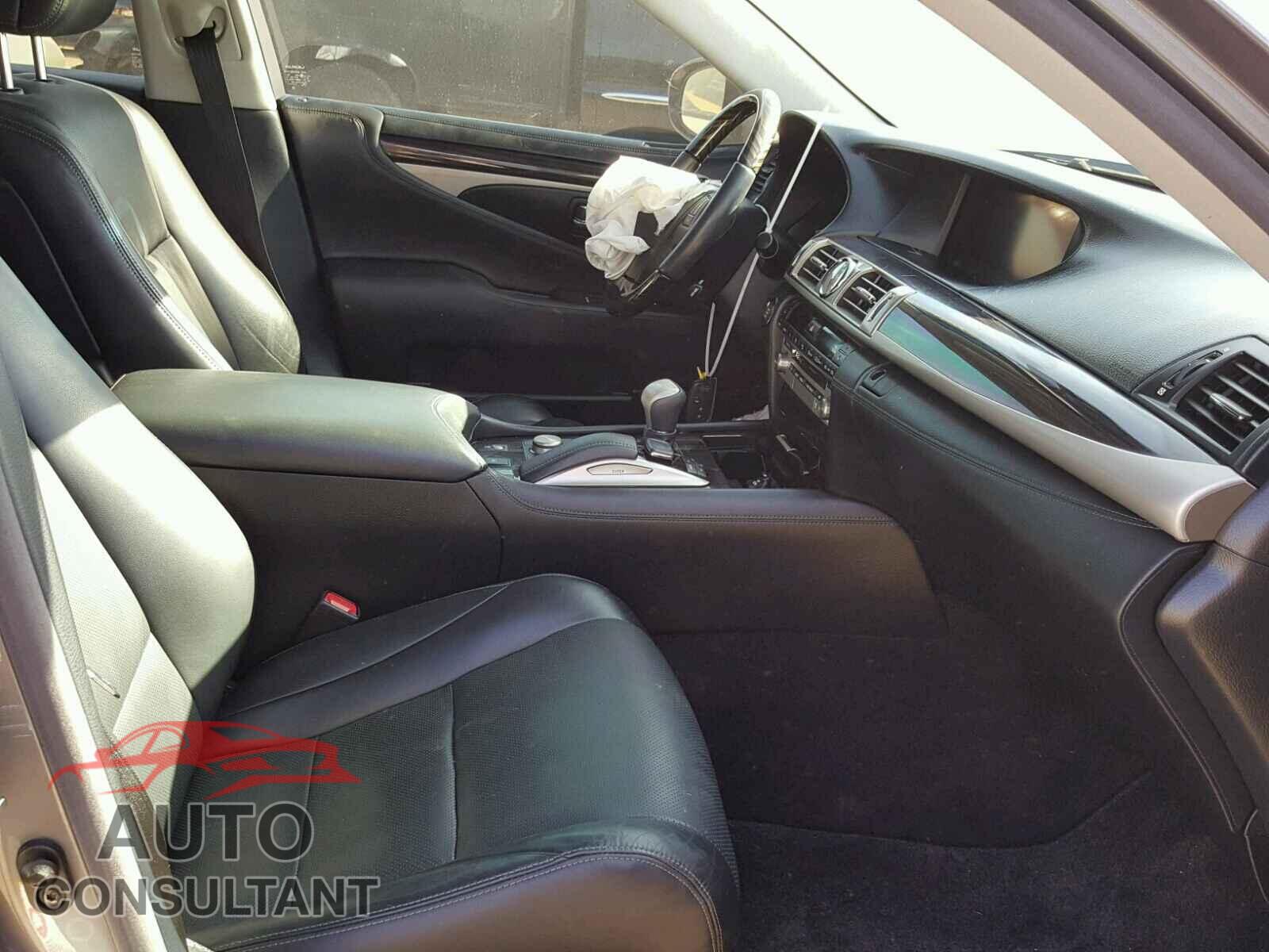 LEXUS LS460 2016 - JTHBL5EF0G5141219