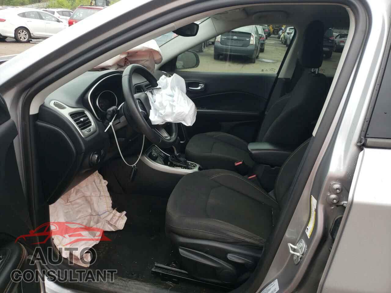 JEEP COMPASS 2018 - 3C4NJDAB0JT100209