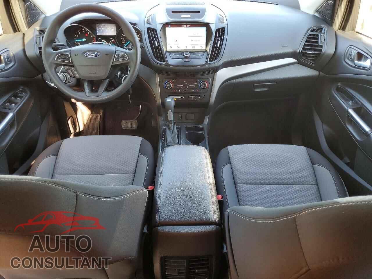 FORD ESCAPE 2017 - 1FMCU0GD2HUB17153