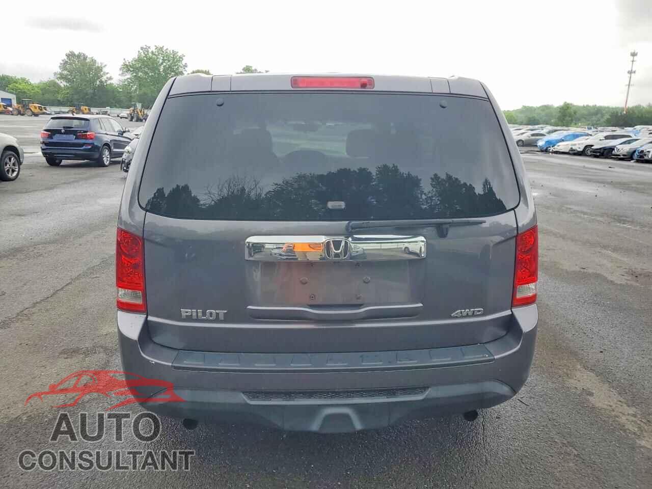 HONDA PILOT 2015 - 5FNYF4H28FB076025