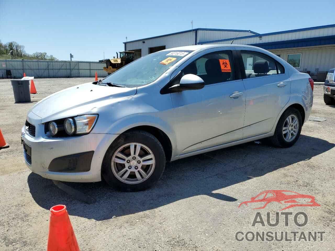 CHEVROLET SONIC 2013 - 1G1JC5SH2D4224860