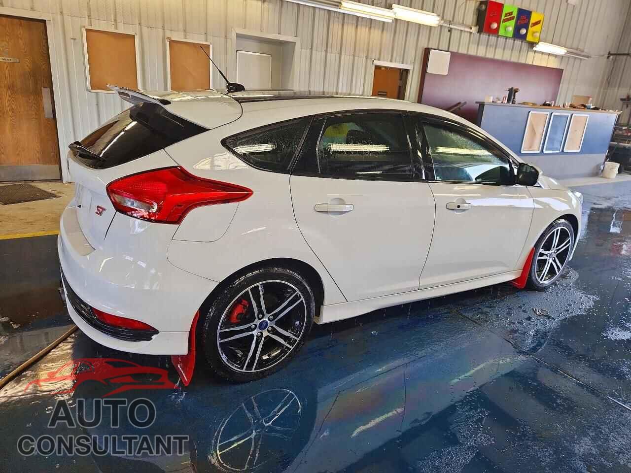 FORD FOCUS 2016 - 1FADP3L90GL355578