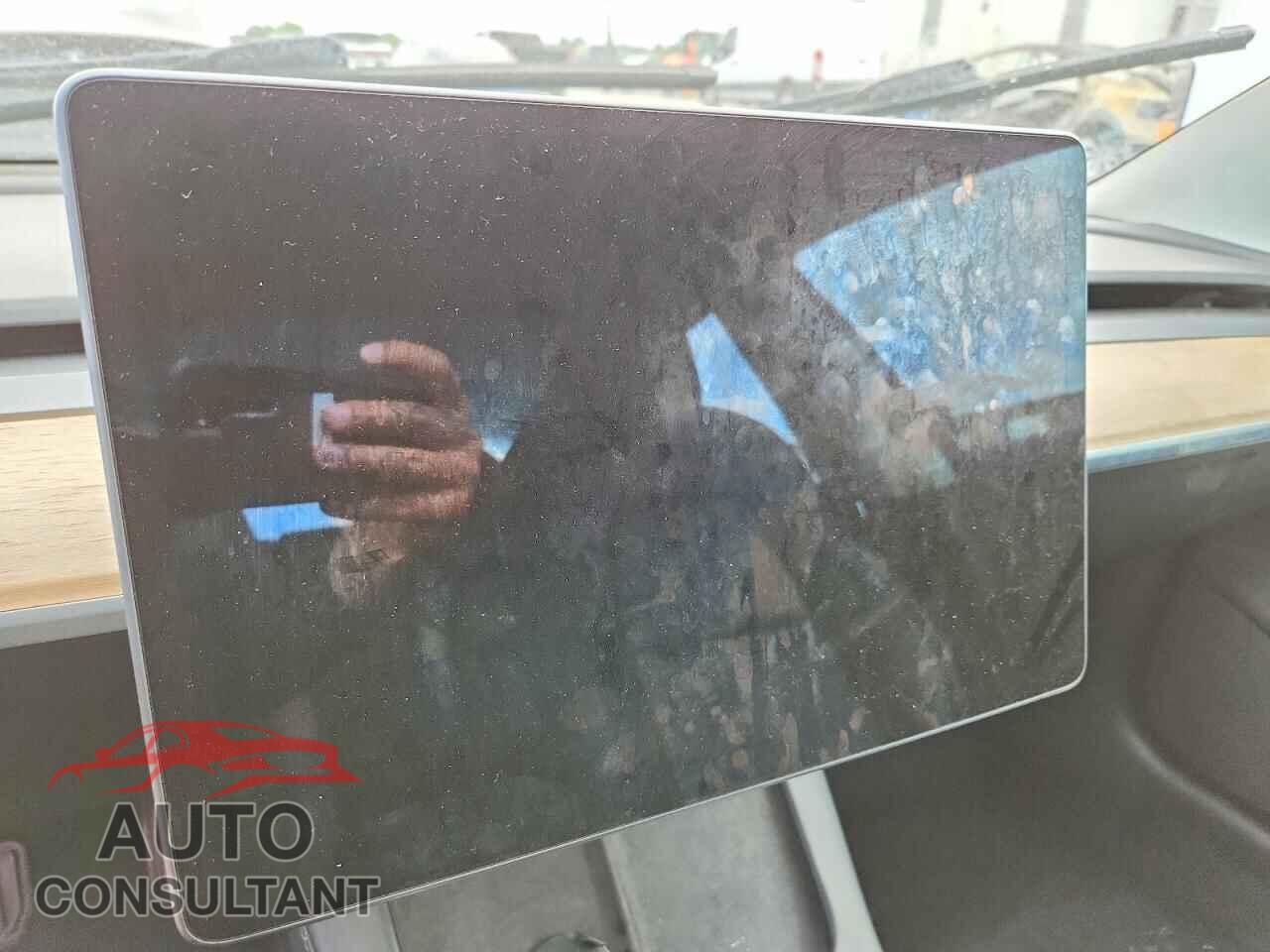 TESLA MODEL 3 2022 - 5YJ3E1EA9NF370278