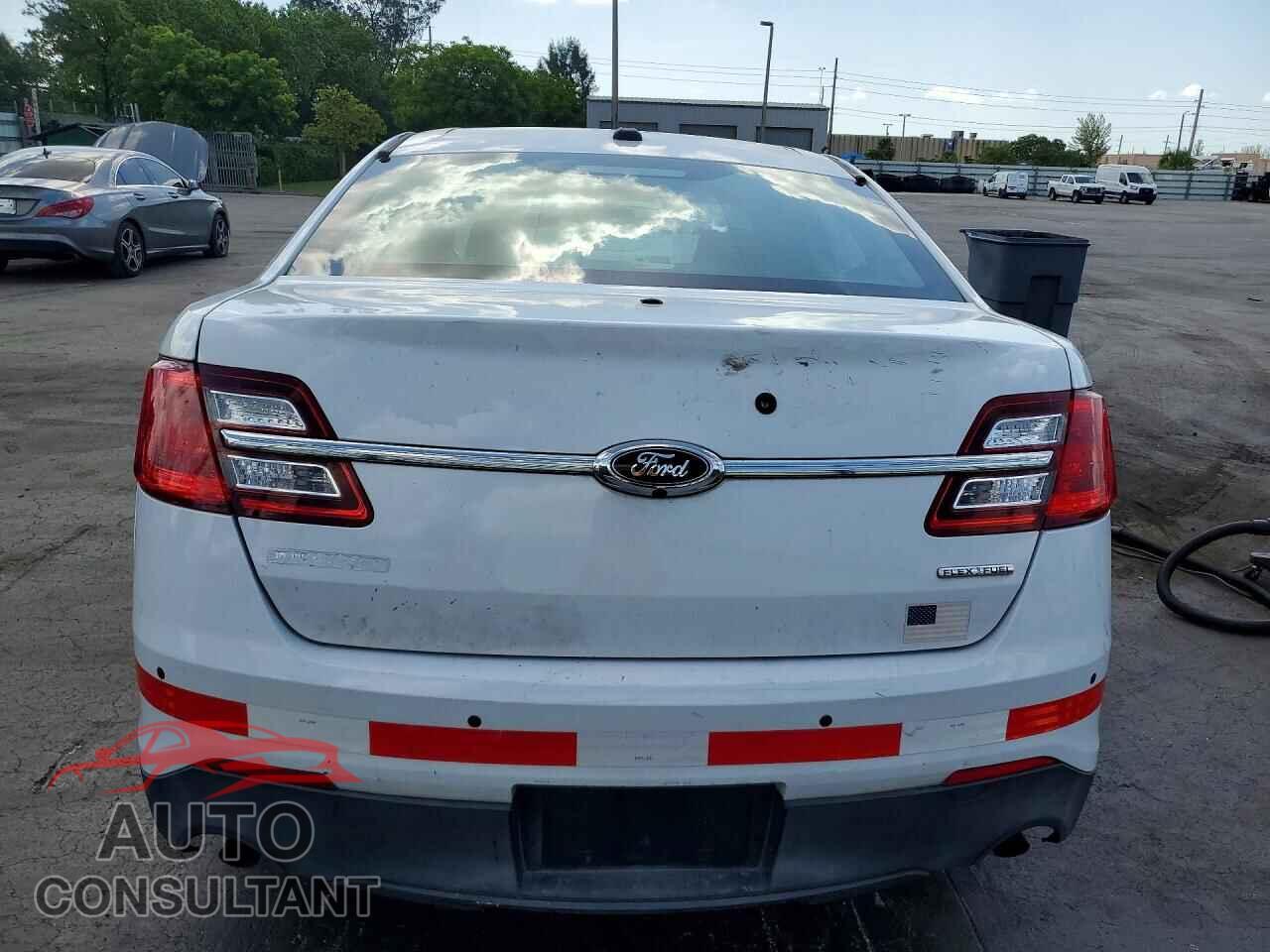 FORD TAURUS 2015 - 1FAHP2L84FG149335