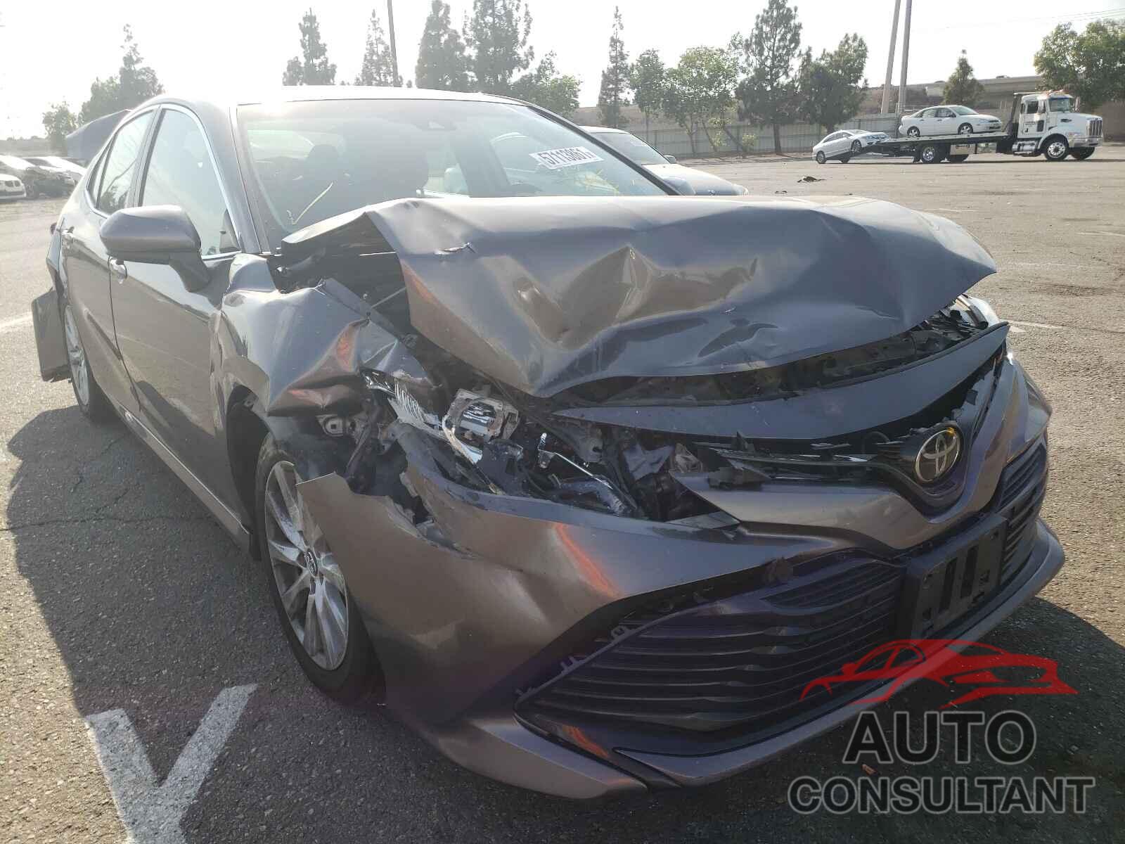 TOYOTA CAMRY 2018 - 4T1B11HK1JU632657